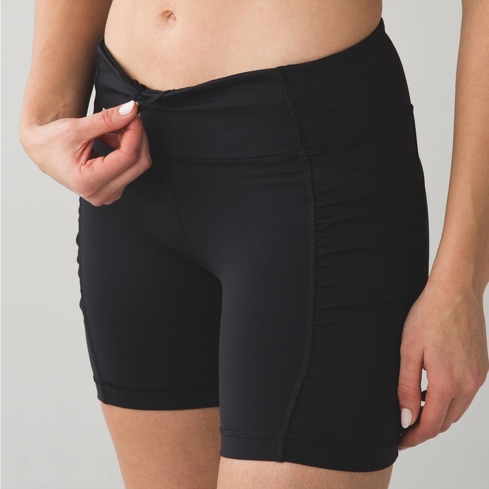 NWOT Lululemon Speed Track Short Black Size 4‎
